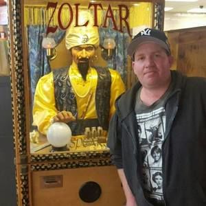 Meet your Posher, Derek